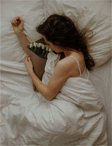 美女校花被老汗狂肉的故事/美罗城 qvod