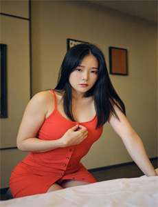 好学的公关少女